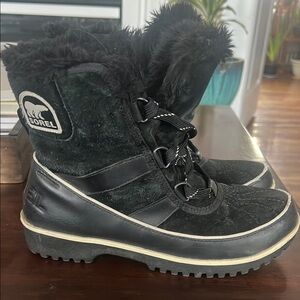 Sorel winter boots size 8 (fit more like a 7-7.5)